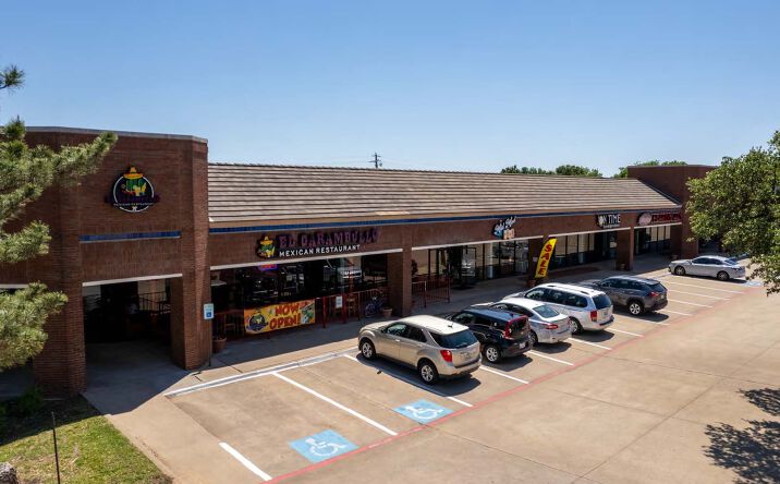 Pictures of Retail, Office, Restaurant property located at 109 -189 W. Harwood Road, Hurst, TX 76054 for lease - image #1