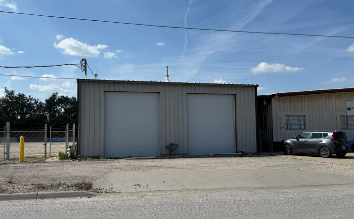 Pictures of Industrial property located at 2730 N 5th St, Carter Lake, IA 51510 for lease - image #1