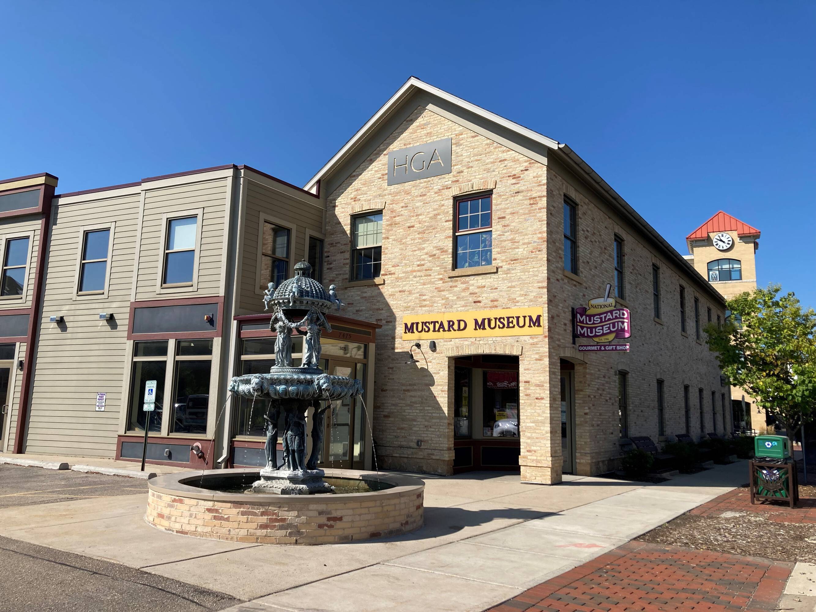 7475 Hubbard Ave, Middleton, WI 53562