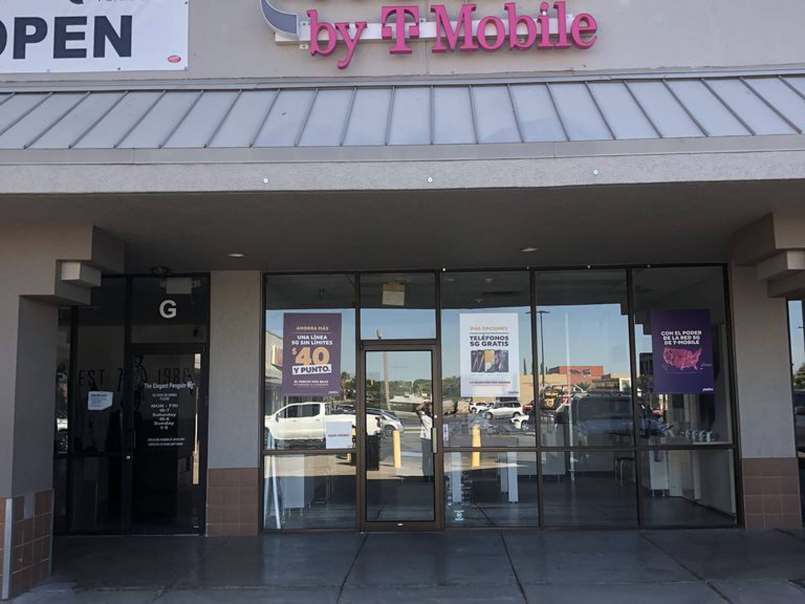 2200 N Yarbrough Dr, El Paso, TX 79925