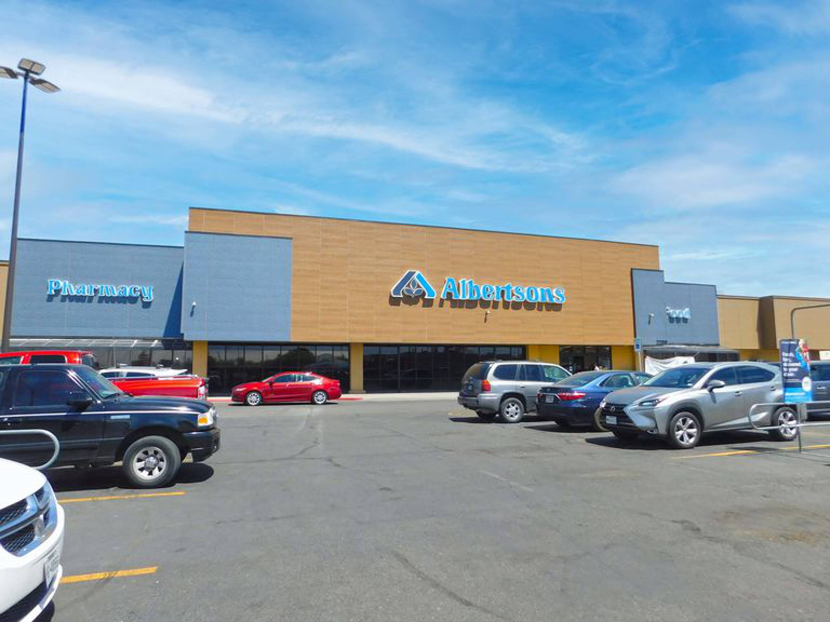 2200 N Yarbrough Dr, El Paso, TX 79925