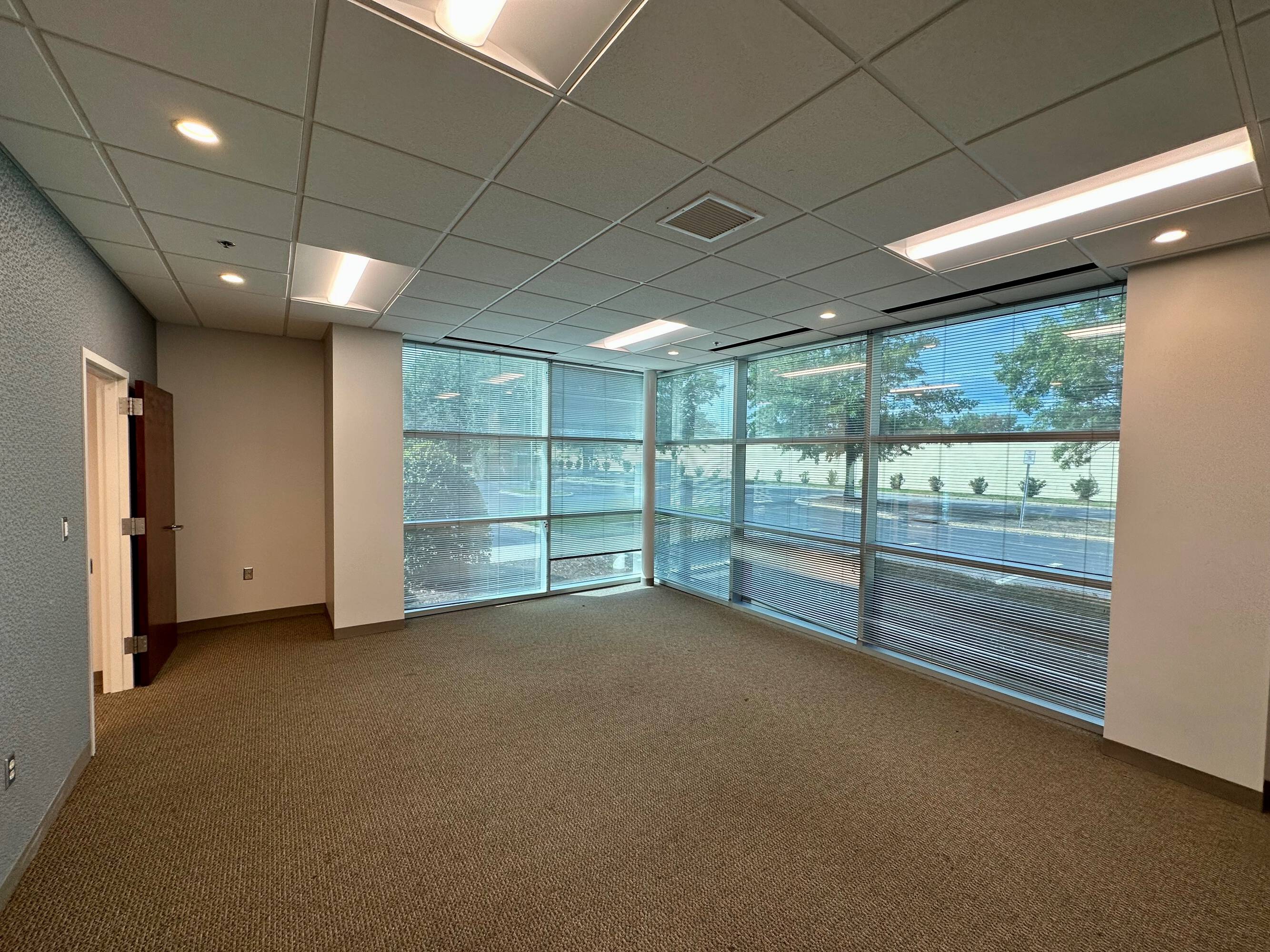 195 S Rosemont Rd, Virginia Beach, VA 23452