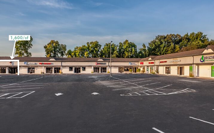 Pictures of Retail property located at 3011 Meridian Meadows Rd, Greenwood, IN 46142 for lease - image #1