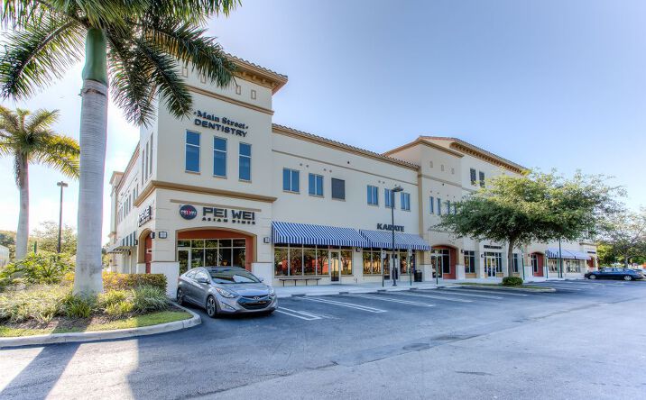 Pictures of Retail property located at 15517 NW 67th Ave, Miami Lakes, FL 33014 for lease - image #1