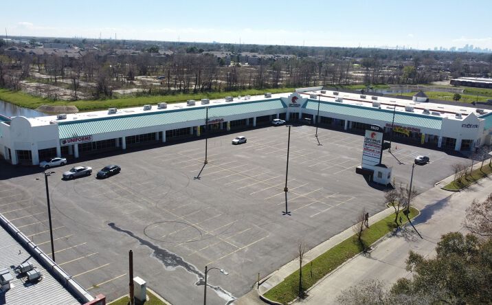 Pictures of Retail property located at 9820 Lake Forest Blvd, New Orleans, LA 70127 for lease - image #1
