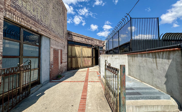Pictures of Office property located at 55 Waverly Dr, Pasadena, CA 91105 for lease - image #1