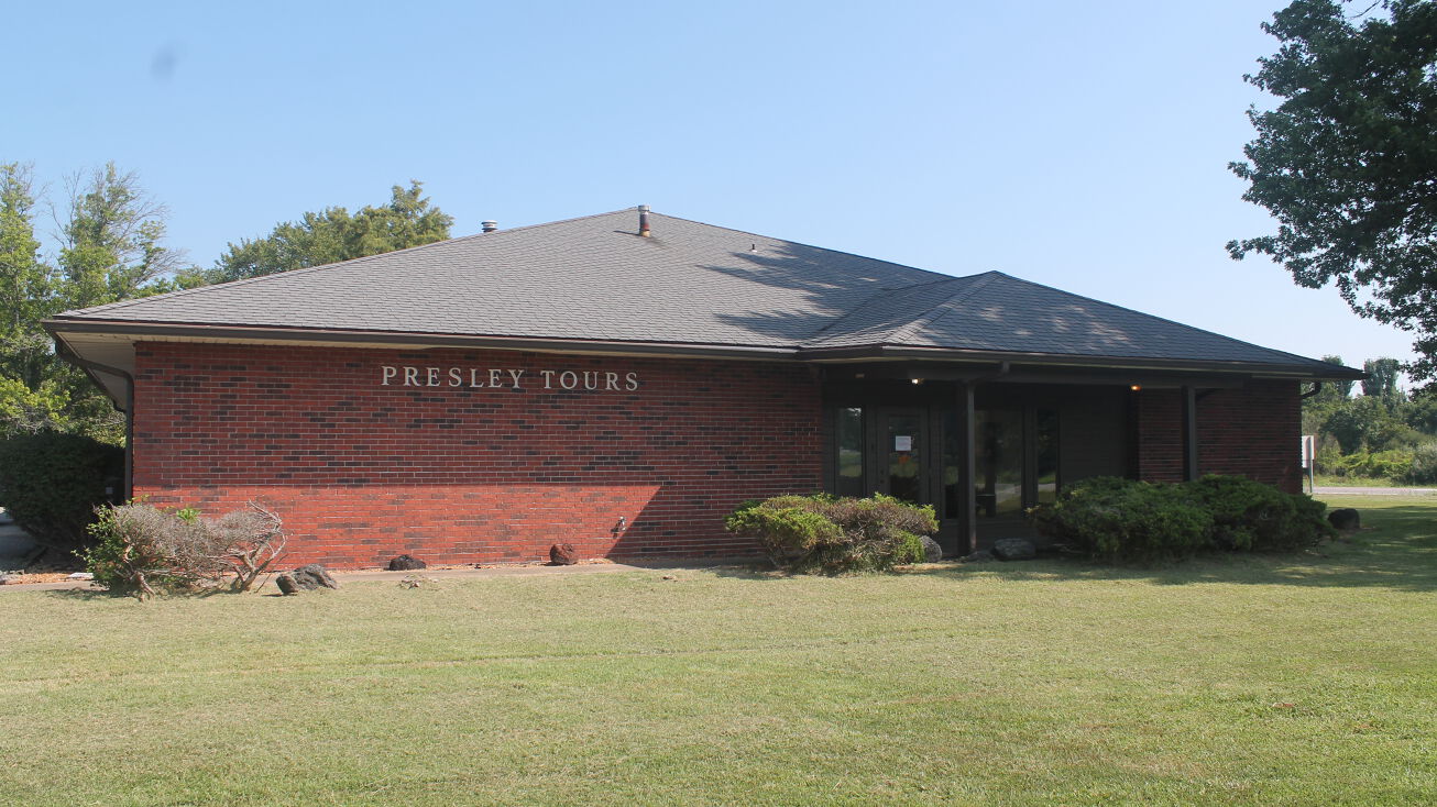 16 Presley Drive, Makanda, IL 62958