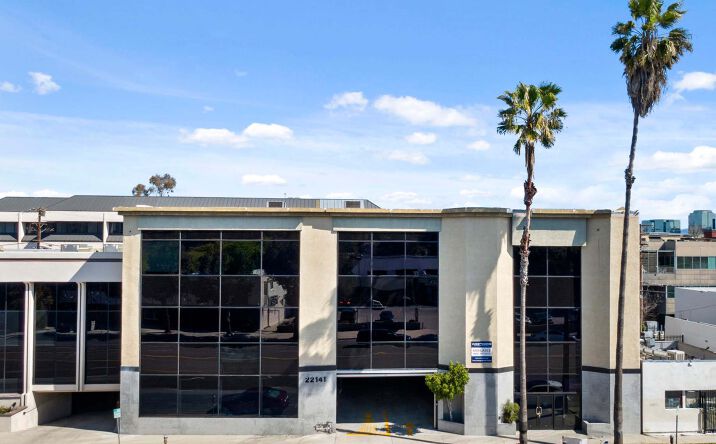 Pictures of Office, Restaurant property located at 22141 Ventura Blvd, Woodland Hills, CA 91364 for lease - image #1