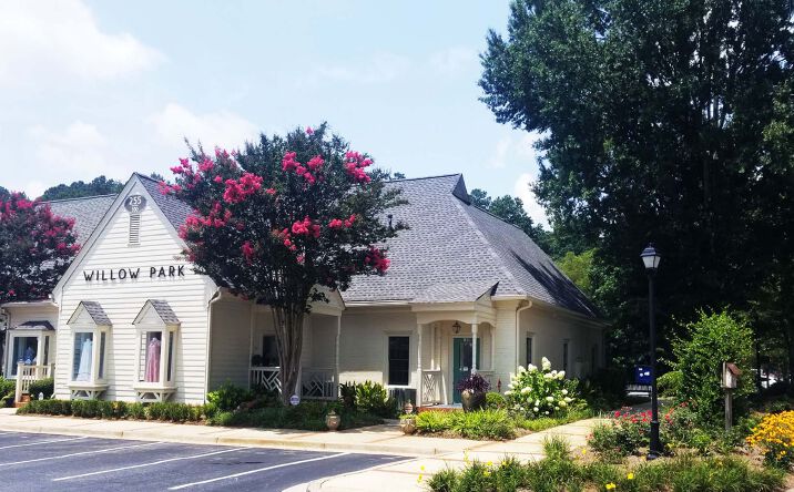 Pictures of Retail property located at 255 Village Parkway, Marietta, GA 30067 for lease - image #1