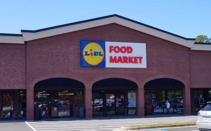 Pictures of Retail property located at 1205 Johnson Ferry Rd, Marietta, GA 30068 for lease - image #1