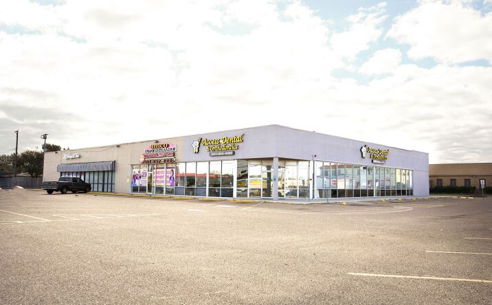 Pictures of Retail property located at 4502 Kostoryz Rd, Corpus Christi, TX 78415 for lease - image #1