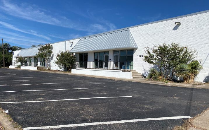 Pictures of Office, Industrial property located at 1208-1216 Tappan Circle, Carrollton, TX 75006 for lease - image #1