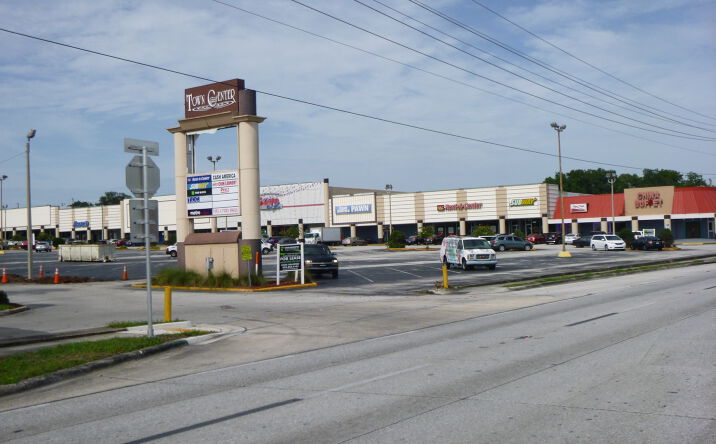 Pictures of Retail property located at 917 E Memorial Blvd, Lakeland, FL 33801 for lease - image #1