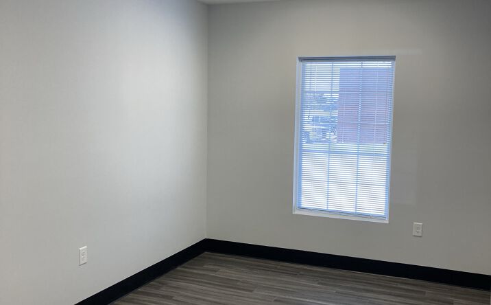 Pictures of Office property located at 2543 Madison St, Clarksville, TN 37043 for lease - image #1