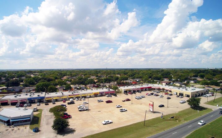 Pictures of Retail property located at 1200 E Davis St, Mesquite, TX 75149 for lease - image #1