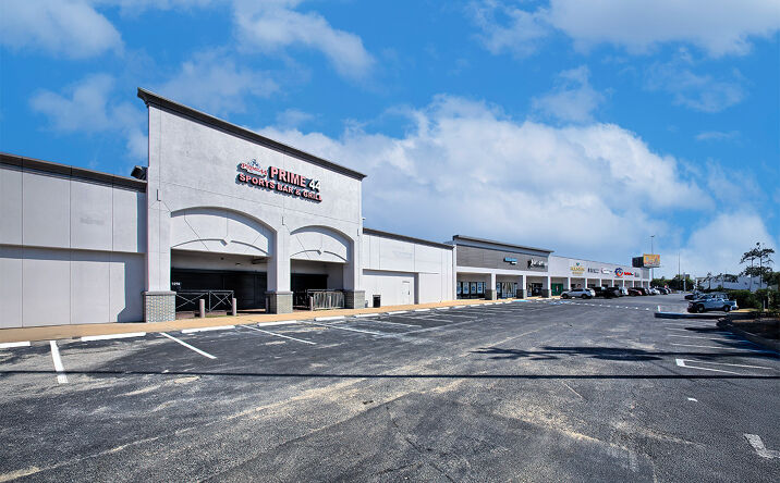 Pictures of Retail property located at 3260 S Loop W, Houston, TX 77025 for lease - image #1