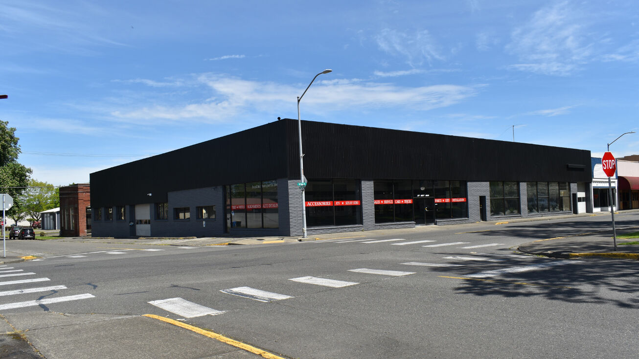 217 W Main St, Centralia, WA 98531 Retail Space for Lease Former