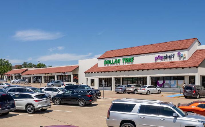 Pictures of Retail property located at 607-735 Harwood Road, Bedford, TX 76021 for lease - image #1
