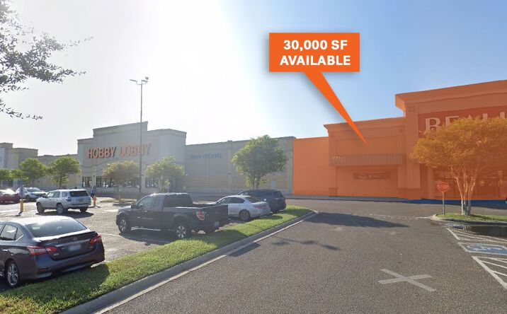 Pictures of Retail property located at 2109-2221 West Lincoln Avenue, Palm Valley, TX 78552 for lease - image #1