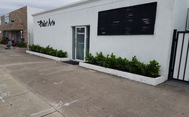 Pictures of Retail property located at 924 N. Dixie Hwy, Lake Worth, FL 33460 for lease - image #1