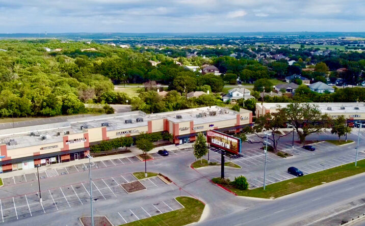 Pictures of Retail property located at 15069 I-35, Selma, TX 78154 for lease - image #1