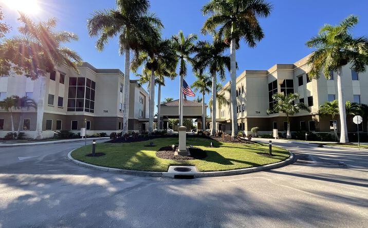 Pictures of Office property located at 704 Goodlette Rd N, Naples, FL 34102 for lease - image #1