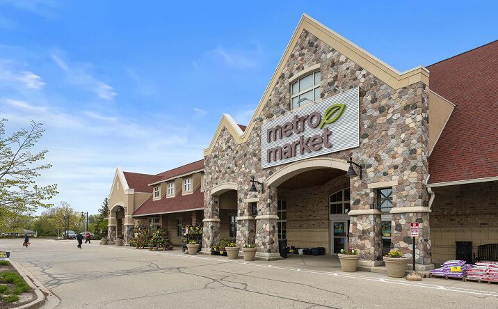 Pictures of Retail property located at 1300 Pabst Farms Circle, Oconomowoc, WI 53066 for lease - image #1