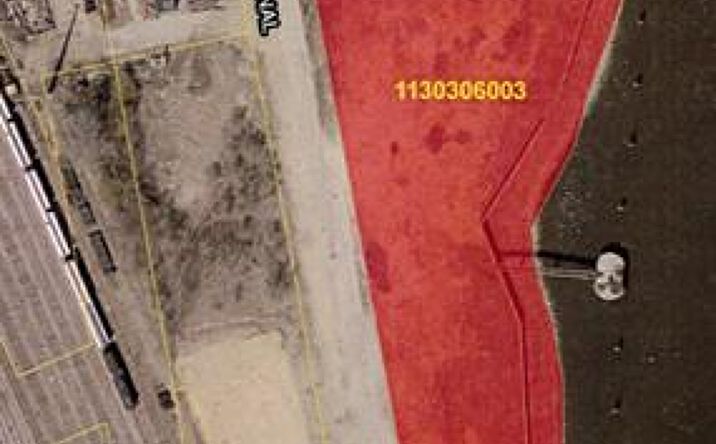 Pictures of Land property located at Terminal Street S of Julien Dbq Bridge, Dubuque, IA 52001 for lease - image #1