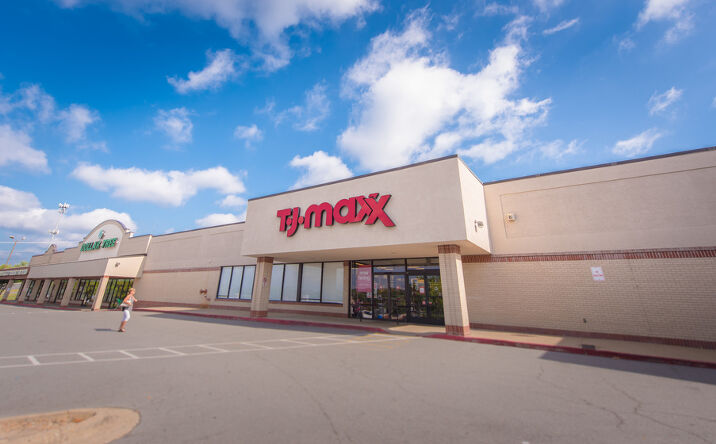 Pictures of Retail property located at 9100 N Rodney Parham Rd, Little Rock, AR 72205 for lease - image #1