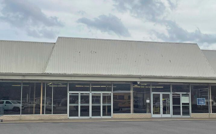 Pictures of Retail property located at 901 Tate Cove Road, Ville Platte, LA 70586 for lease - image #1