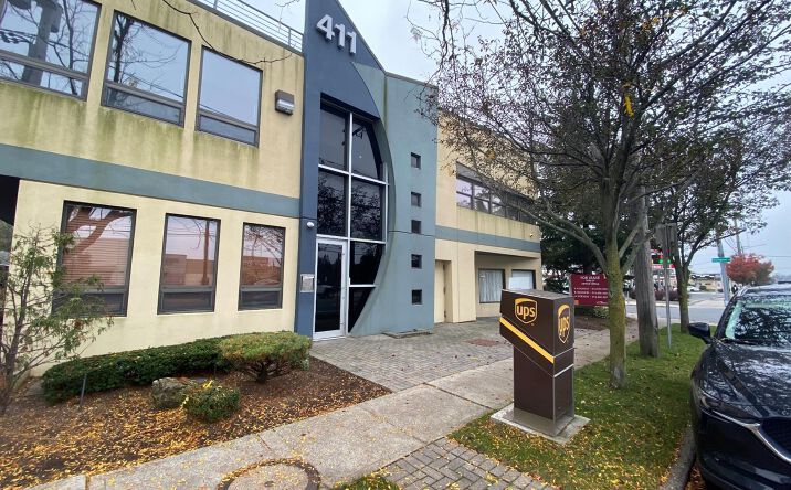 Pictures of Office property located at 411 Hempstead Turnpike, West Hempstead, NY 11552 for lease - image #1