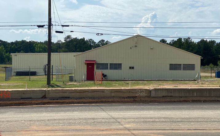 Pictures of Office, Industrial property located at 1602 Industrial Blvd, Kilgore, TX 75662 for lease - image #1