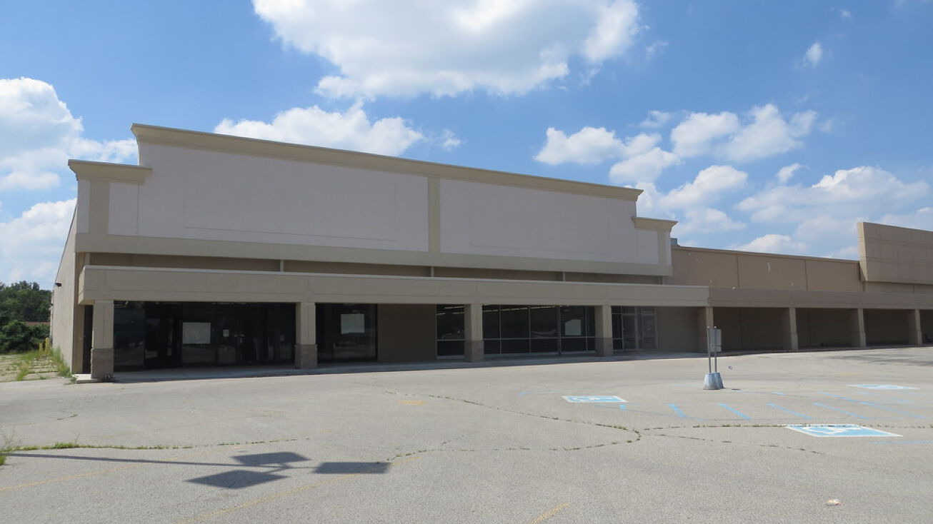 7201 Pendleton Pike, Indianapolis, In 46226 - Retail Space For Lease 