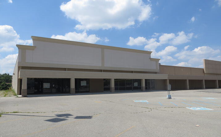 Pictures of Retail, Office, Restaurant property located at 7201 Pendleton Pike, Indianapolis, IN 46226 for lease - image #1