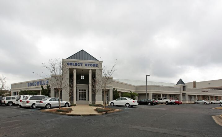 Pictures of Office, Retail property located at 863 Centre St, Ridgeland, MS 39157 for lease - image #1