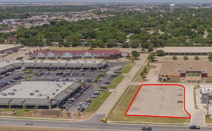 Pictures of Retail, Land property located at 3143 W Airport Fwy, Irving, TX 75062 for lease - image #1
