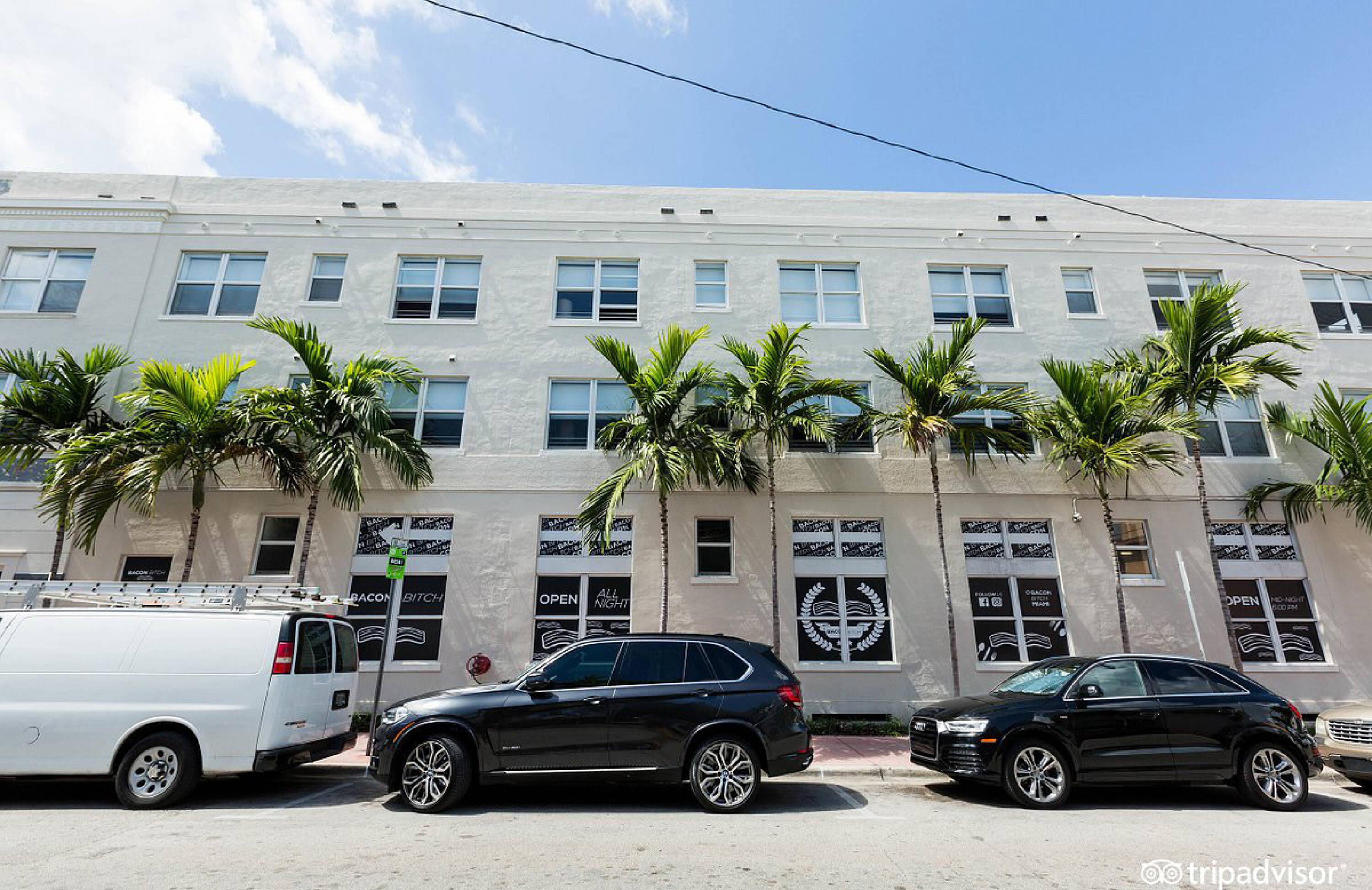 Vans Store - Collins Avenue in Miami Beach, FL, 33139