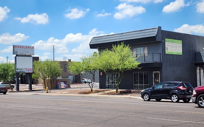 Pictures of Retail property located at 3620 E Thomas Rd, Phoenix, AZ 85018 for lease - image #1
