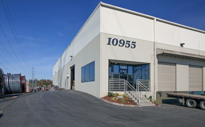 Pictures of Industrial property located at 10965 SW Commerce Circle, Wilsonville, OR 97070 for lease - image #1