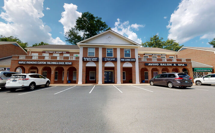 Pictures of Retail property located at 513 Maple Ave W, Vienna, VA 22180 for lease - image #1