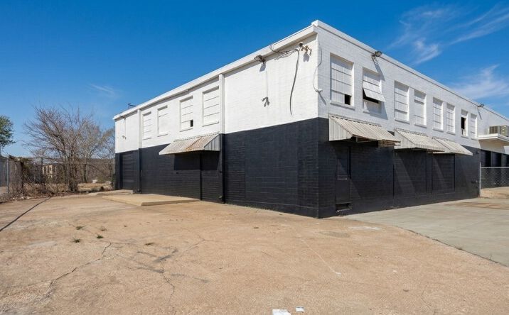 Pictures of Retail, Industrial property located at 10807 Harry Hines Blvd, Dallas, TX 75220 for lease - image #1