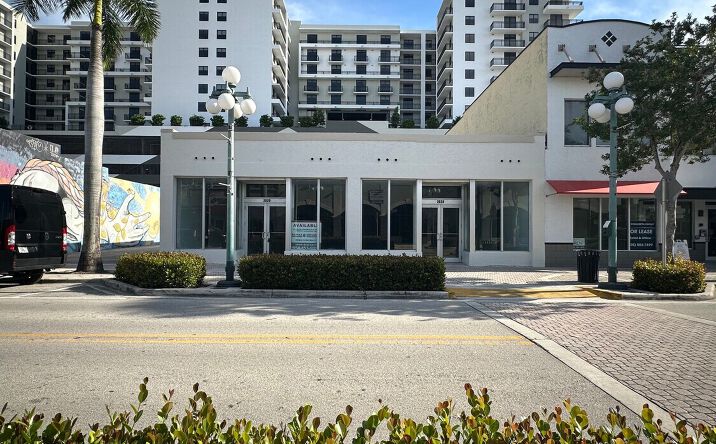 Pictures of Retail, Restaurant property located at 2020 Harrison St, Hollywood, FL 33020 for lease - image #1