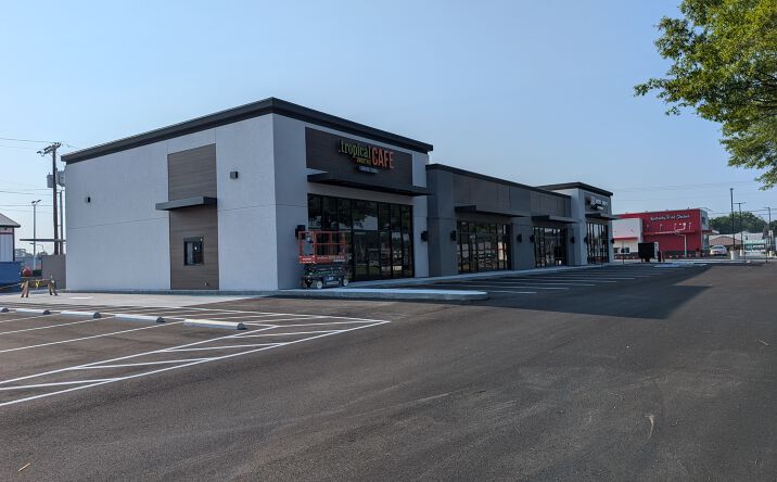 Pictures of Retail property located at 1104 Chestnut St, Murray, KY 42071 for lease - image #1