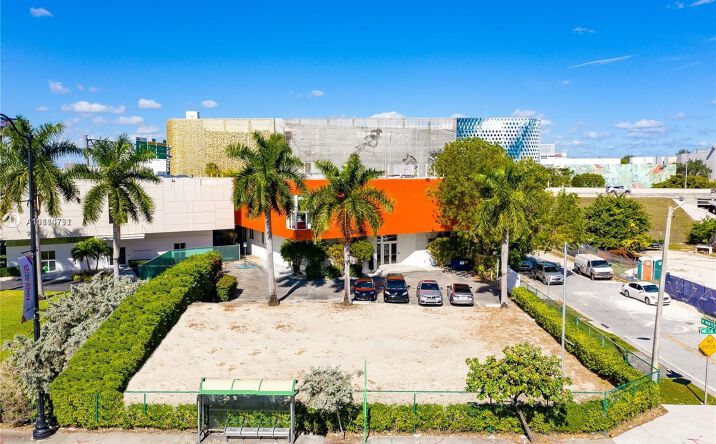 Pictures of Industrial property located at 3620 NE Miami Pl, Miami, FL 33137 for lease - image #1