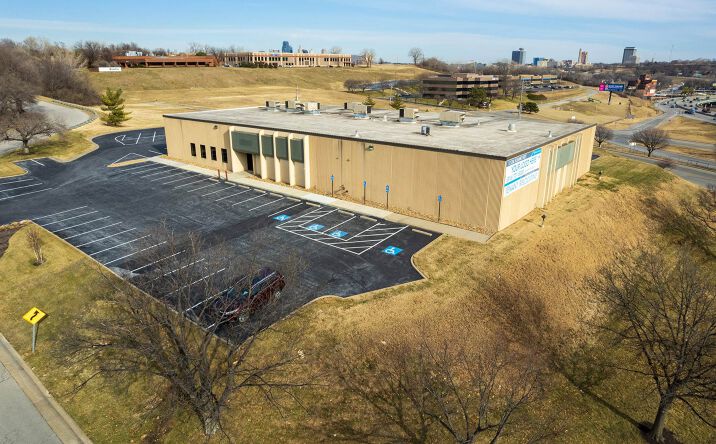 Pictures of Office, Industrial property located at 1211 W Cambridge Cir Dr, Kansas City, KS 66103 for lease - image #1