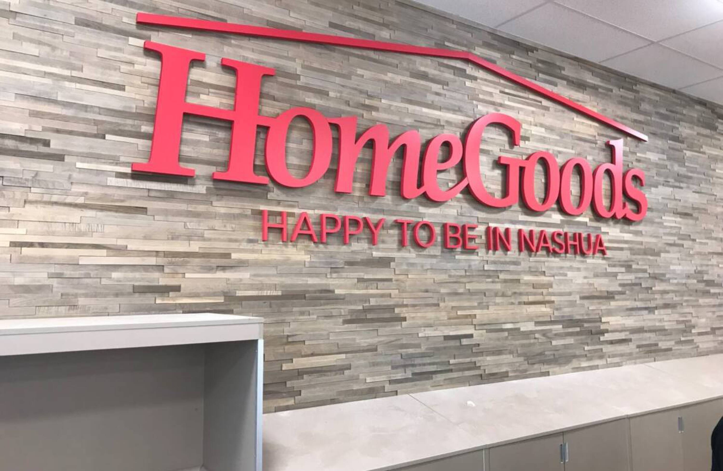 213 Daniel ster Highway, Nashua, NH 03060