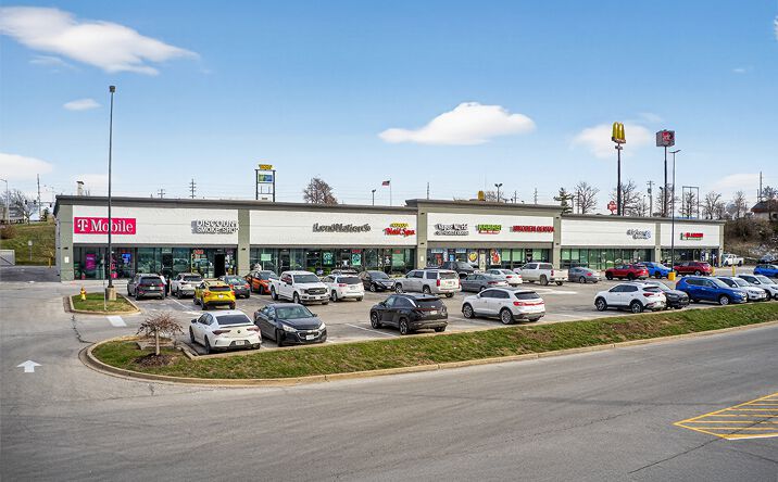 Pictures of Retail property located at 500 Warren County Center, Warrenton, MO 63383 for lease - image #1