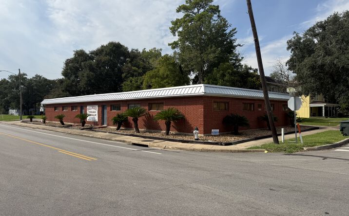 Pictures of Retail, Office, Special Purpose property located at 2005 Broadway, Beaumont, TX 77701 for lease - image #1