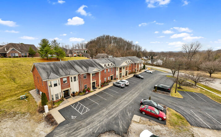 Pictures of Office property located at 833 Valley College Dr, Louisville, KY 40272 for lease - image #1