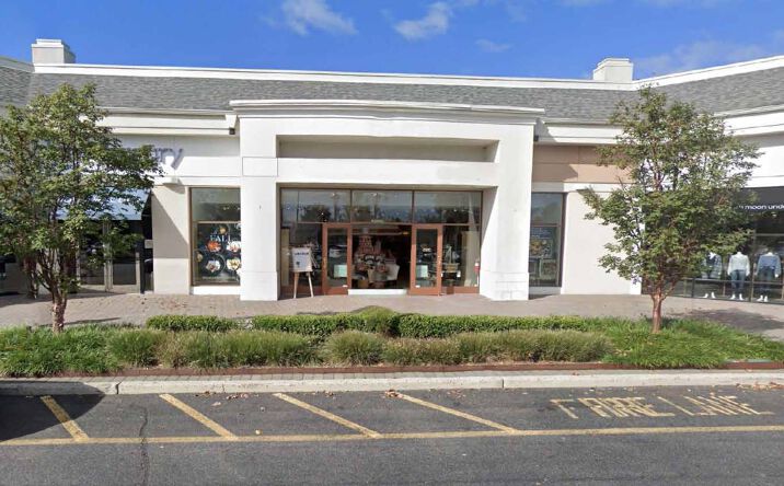 Pictures of Retail property located at 441 Chestnut Ridge Rd, Woodcliff Lake, NJ 07677 for lease - image #1